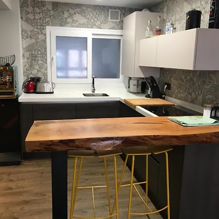 Newly Renovated In Downtown Apartment *